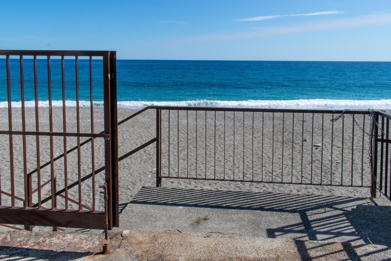 Beach House Acquamarina Летоянні Екстер'єр фото